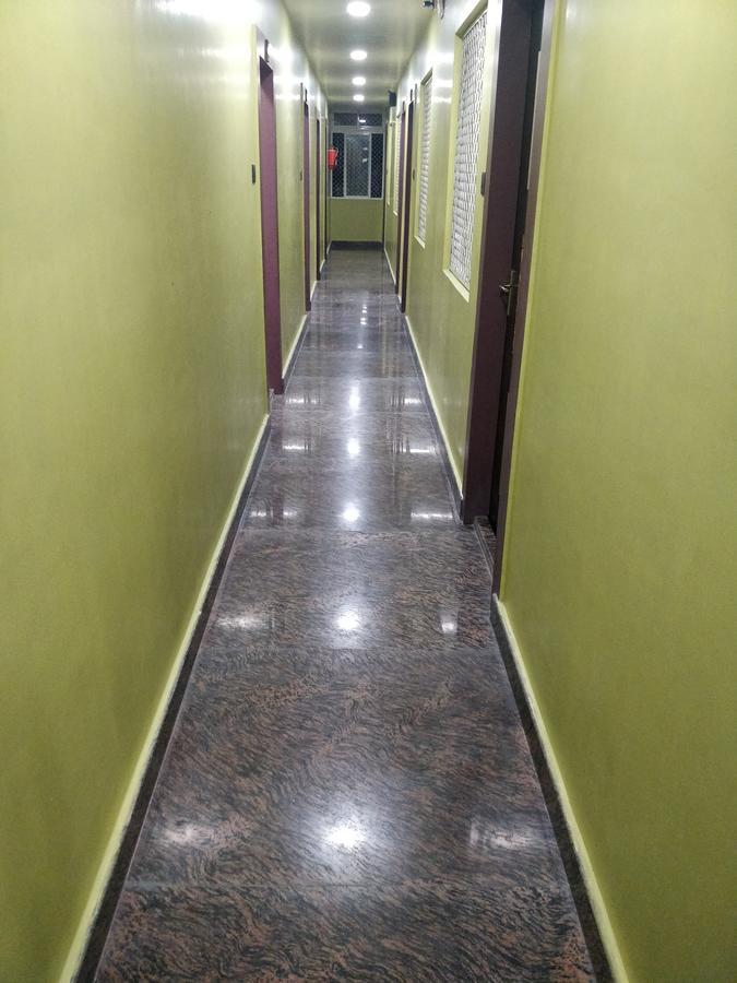 Oyo 16871 Anant Home Stay Shillong Bagian luar foto