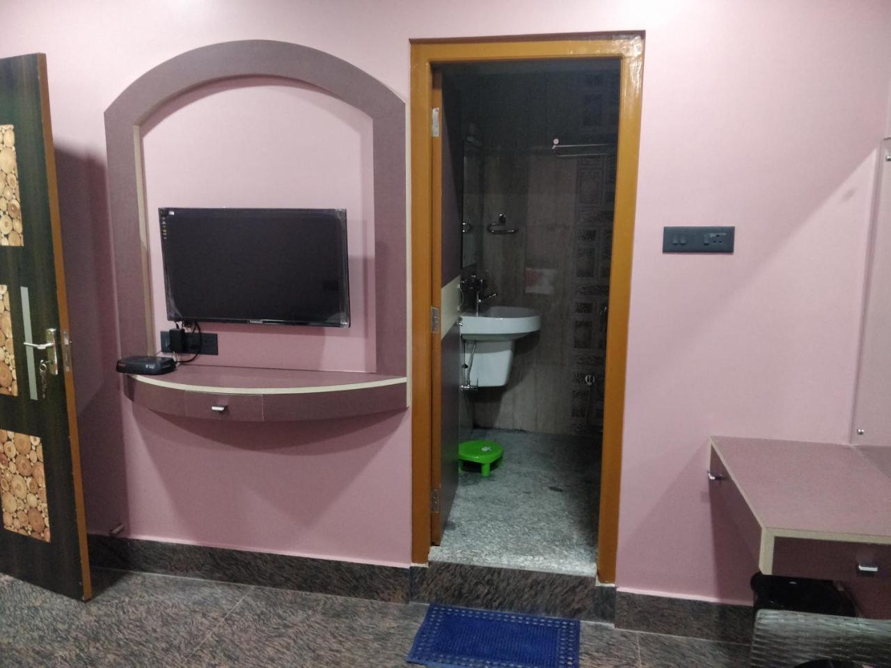 Oyo 16871 Anant Home Stay Shillong Bagian luar foto