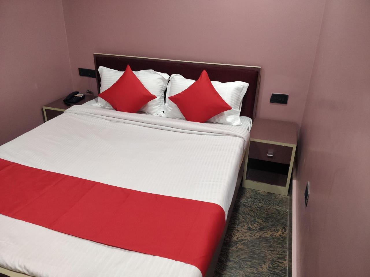 Oyo 16871 Anant Home Stay Shillong Bagian luar foto