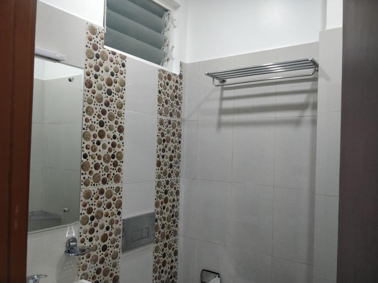Oyo 16871 Anant Home Stay Shillong Bagian luar foto